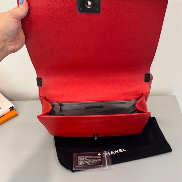 CHANEL Red Quilted caviar jumbo Boy Bag - Picture 8 of 10